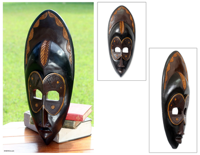 Máscara de madera africana, 'Mena' - Máscara de madera africana de comercio justo