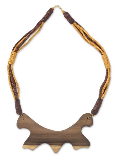Wood pendant necklace