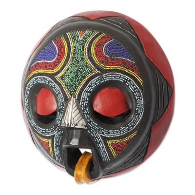 Máscara africana de madera con cuentas, 'Asomdwoe II' - Máscara africana de madera con cuentas Diseño artesanal original