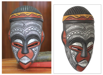Afrikanische Holzmaske, „Daimuwa III“ – handgeschnitzte afrikanische Holzmaske mit geprägtem Aluminium