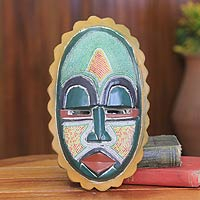 Máscara de madera africana, 'Zurufi' - Máscara africana tallada a mano cuentas recicladas de madera