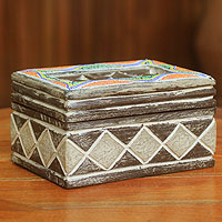 Caja de joyería de madera con cuentas, 'Ghana Tradition' - Caja de joyería de madera con cuentas de África Occidental