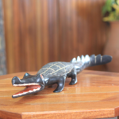Holzskulptur „Benin-Krokodil II“ – Afrikanische Skulptur aus handgeschnitztem Holz