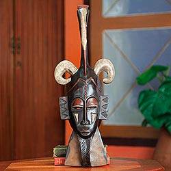 Máscara africana, 'Peaceful Guro' - Máscara de madera africana