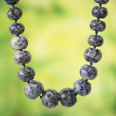 Perlenkette, 'Leemo' - Perlenkette aus blauem und weißem Jaspis, von Hand gefertigt
