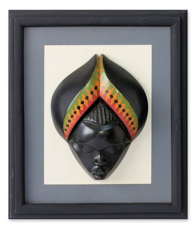 Wanddekoration aus Holz, „Oheneba Baa“ – handgefertigte Fair-Trade-Wanddekoration mit gerahmter Maske