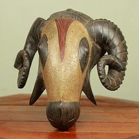 Máscara africana, 'Carnero poderoso' - Máscara de carnero africano tallada a mano