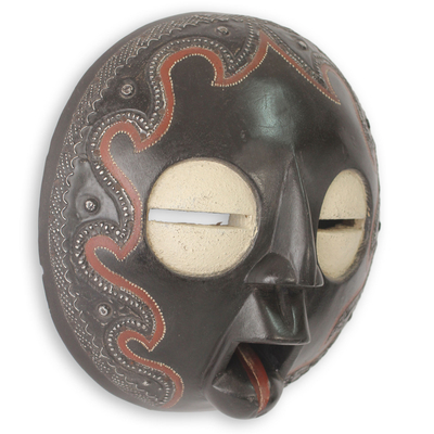 Afrikanische Maske – Runde handgeschnitzte afrikanische Maske aus Ghana