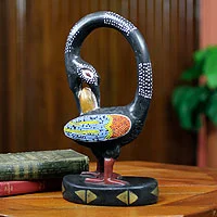 Escultura de madera, 'My Lovely Bird' - Escultura de madera de pájaro símbolo Adinkra con cuentas de vidrio