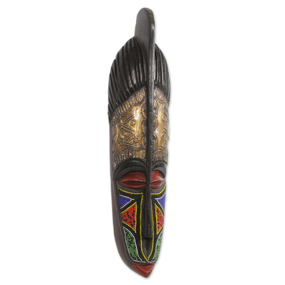 Afrikanische Perlenmaske aus Holz, „Maame Ama“ – Original afrikanische Maske von Hand gefertigt