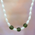 Halskette aus recycelten Glasperlen, „Waldwolke“ – grün-weiße Halskette aus recycelten Glasperlen