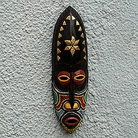 Máscara de madera Akan, 'Star Guide' - Máscara africana con cuentas rojas y negras