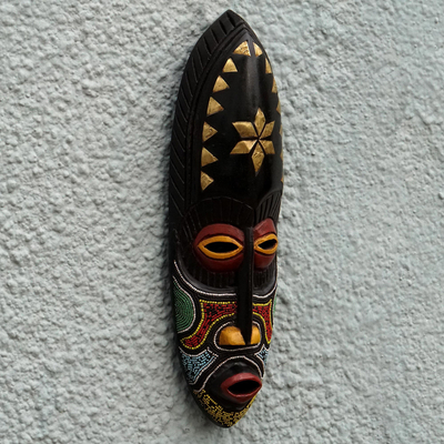 Máscara de madera Akan - Máscara africana con cuentas rojas y negras