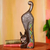 Perlenbesetzte Holzskulptur - Afrikanische Katzenskulptur aus Perlen
