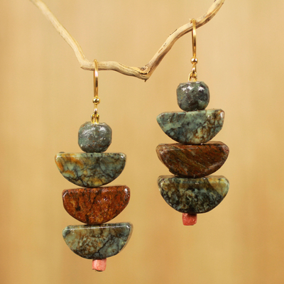 Perlenohrringe aus Speckstein, „Nkabom“ – handgefertigte Hakenohrringe aus natürlichen Specksteinperlen