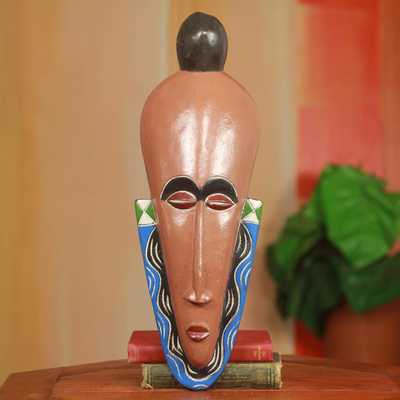 Máscara africana - Máscara africana moderna y colorida tallada a mano de Ghana