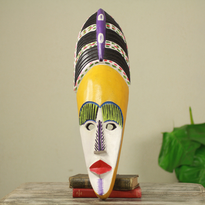Máscara de madera africana, 'Obaa Yaa' - Máscara de madera africana pintada de mujer Akan hecha a mano