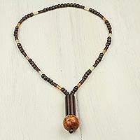 Holzperlenkette „Tenderness“ – Damenhalskette aus verschiedenen Holzperlen