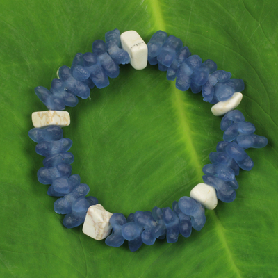 Recycled glass and agate bracelet, 'Forever True' - Handmade Stretch Bracelet of Recycled Glass and Agate
