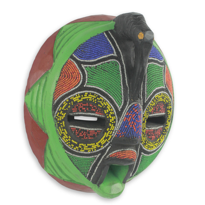 Afrikanische Perlenmaske aus Holz, 'Flamingo' - Einzigartige handbestickte bunte afrikanische Holzmaskenkunst