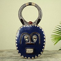 Afrikanische Holzmaske, 'Baule Moon Blessing' - Handgefertigte dekorative Wandmaske des Baule-Stammes aus blauem Holz