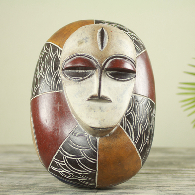 Maske aus ivorischem Holz - Handgeschnitzte und bemalte Kunstmaske aus Holz im ivorischen Stil