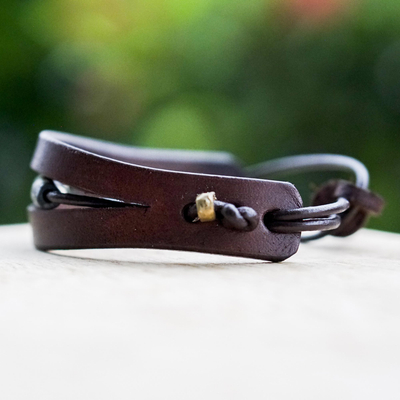 Leder- und Knochenarmband für Männer, 'Spatenstich in Braun'. - Einzigartiges Herrenarmband aus braunem Leder aus Afrika