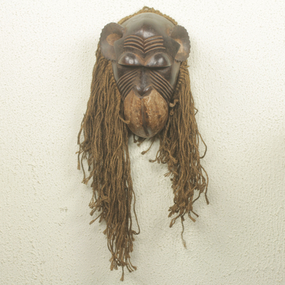 Máscara africana de madera y yute - Máscara de mono africano de madera y yute hecha a mano