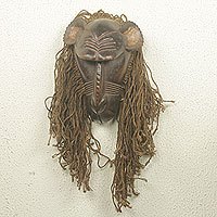 Afrikanische Holz- und Jutemaske, 'Baule Gbekre II' - Einzigartige handgeschnitzte afrikanische Affenmaske aus Holz und Jute