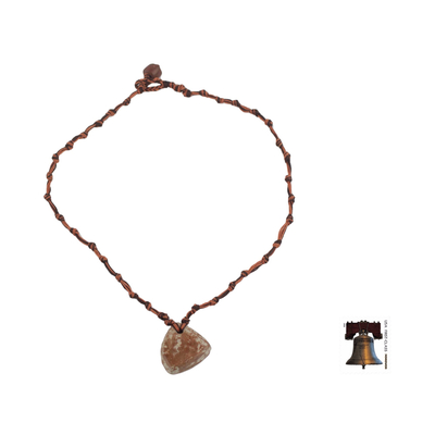 Halskette mit Anhänger aus Speckstein - Anhänger aus gealtertem Speckstein an einer handgefertigten Halskette