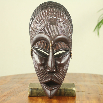 Máscara de madera africana, 'Yaa Asantewa' - Máscara africana única de madera y metal hecha a mano