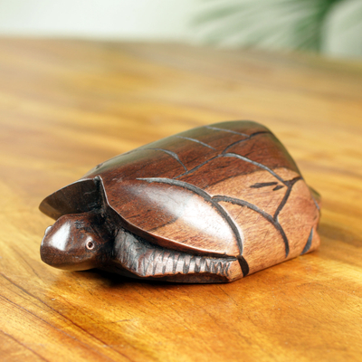Escultura de madera de ébano, 'Tortuga' - Escultura de tortuga de madera de ébano pequeña hecha a mano africana