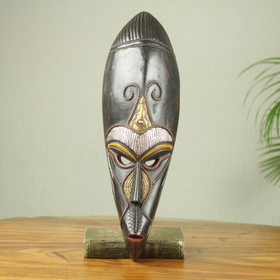 Afrikanische Holzmaske, 'Biri - Holzmaske mit Kupferakzenten von einem ghanaischen Kunsthandwerker
