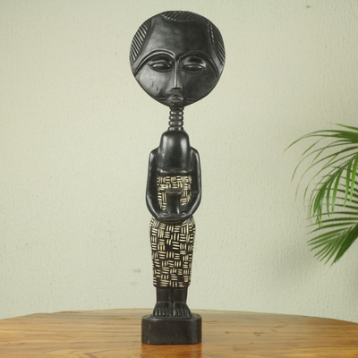 Afrikanische Holzskulptur - Original von Kunsthandwerkern entworfene Puppenskulptur aus afrikanischem Holz