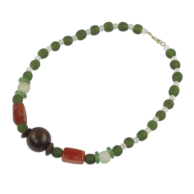 Halskette aus recycelten Perlen mit Achat
