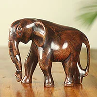 Escultura de madera de ébano, 'Elefante africano de Bush' - Escultura de elefante tallada a mano en madera de ébano