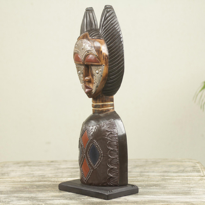 Escultura de madera, 'Obaapa' - Escultura de aluminio de madera tallada a mano de mujer africana