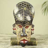 Afrikanische Holzmaske, „Mein Herz“ – handgeschnitzte und handgefertigte original afrikanische Maske