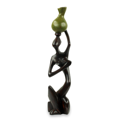 Holzskulptur, 'Der Wasserträger' - Frau mit Wasserkrug Skulptur Handgeschnitztes Holz