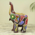 Holzskulptur, 'Perlenbesetzter brauner Elefant'. - Skulptur eines afrikanischen Elefanten mit Messingeinlage und Perlenholz