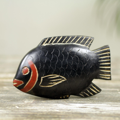 Espejo compacto de madera, 'African Fish Totem' - Espejo compacto artesanal con tema de pez africano