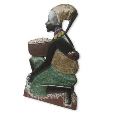 Wandskulptur aus Holz - Handbemalte Wandskulptur „Mutter und Kind“ aus afrikanischem Holz