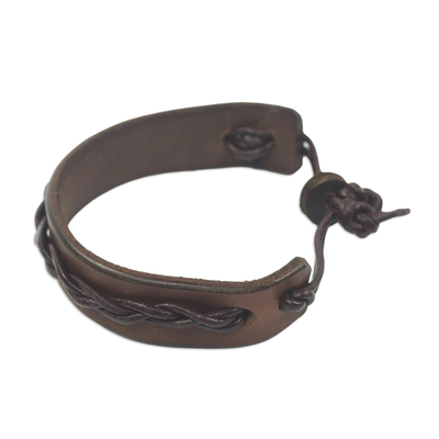 Men's leather bracelet, 'Simple Twist in Brown' - Handmade Men's Leather Bracelet with Braided Accent