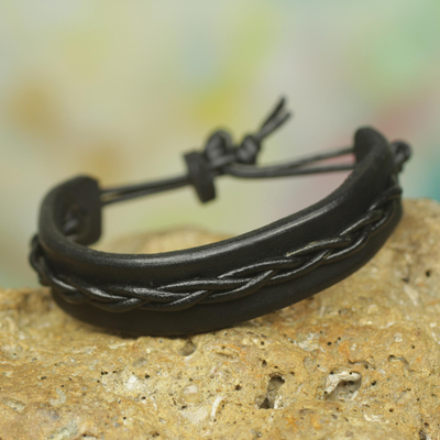 Men's leather bracelet, 'Simple Twist in Black' - Men's Black Leather Bracelet with Braided Cord Accent