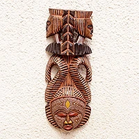 Afrikanische Holzmaske, „Vigilant Woman“ – von Hand geschnitzte authentische afrikanische Maske mit Repousse