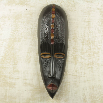 Afrikanische Holzmaske - Schwarze und braune afrikanische Maske aus handgeschnitztem Holz