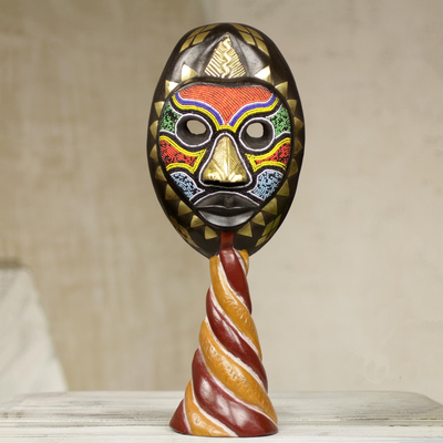 Afrikanische Holzmaske - Westafrikanische Holzmaske mit Messing und recycelten Glasperlen