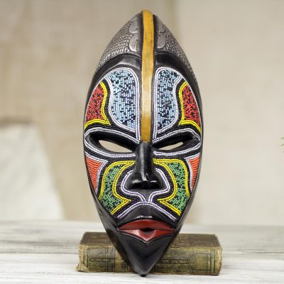 Afrikanische Holzmaske - Westafrikanische Wandmaske aus Holzperlen aus Ghana