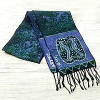 Baumwoll-Batikschal, „Blue Unity Chain“ – signierter blauer Batik-Adinkra-Schal, handgefertigt in Ghana