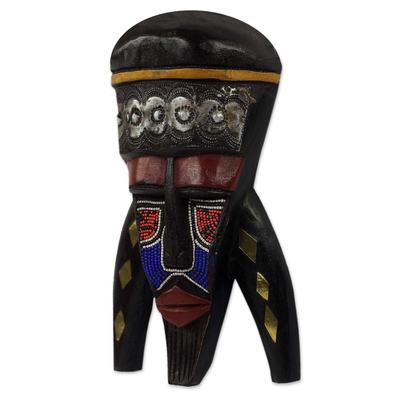 Máscara de madera africana con cuentas - Máscara africana única hecha a mano artesanalmente para exhibir en la pared